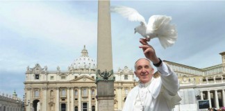 Pope Francis urged to meet with LGBTI Catholics during visit to USA