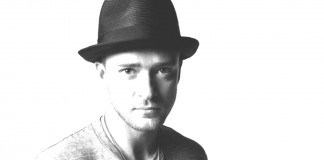 Justin Timberlake Shares Friends Coming-Out Story While Accepting Award Justin Timberlake