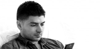 Gay Muslim Receives Hate on Grindr