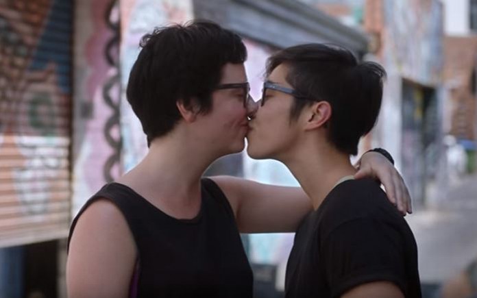 Same-sex couple kiss in Mediabank Private ad - Youtube