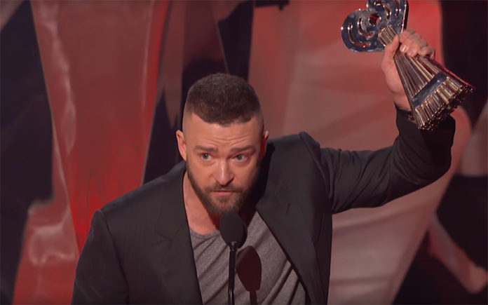 Justin Timberlake accepts his Song of the Year award at the iHeartRadio Music Awards (Youtube)