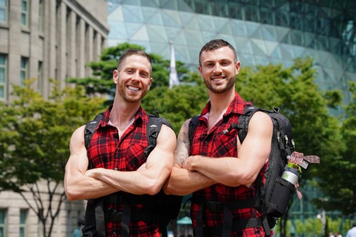 Tim and Rod on The Amazing Race Australia helping the bushfire efforts