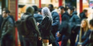 USA | Robbed, Beaten And Left For Dead : Trans Women Attacked As Onlookers Do Nothing Crowd trans