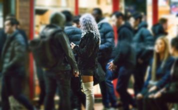 USA | Robbed, Beaten And Left For Dead : Trans Women Attacked As Onlookers Do Nothing Crowd trans