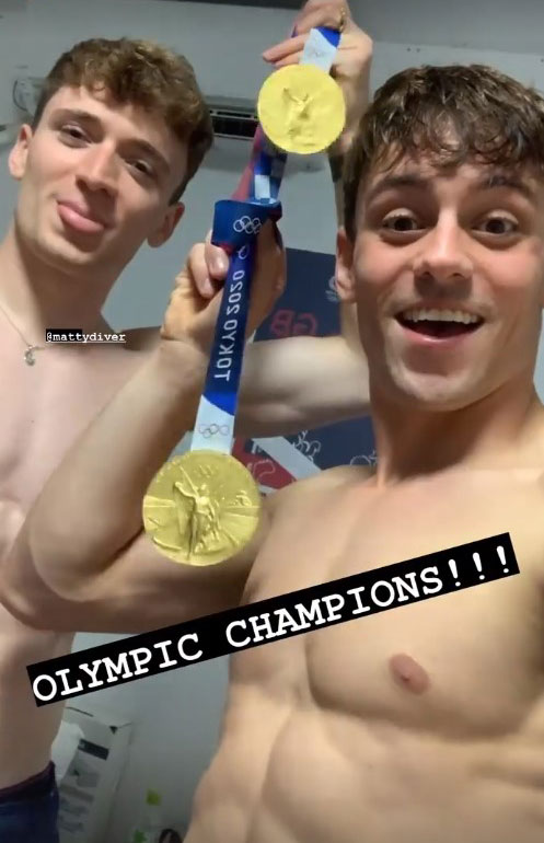 Matty Lee and Tom Daley with their gold medals (Instagram)