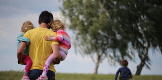 New Study: Australian LGBTQI+ Parents Facing Additional Challenges parents issues