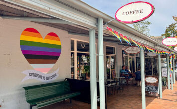 Berry Unfurls “Welcome” Banner After Mardi Gras Berry prepared to welcome everyone. (Supplied)